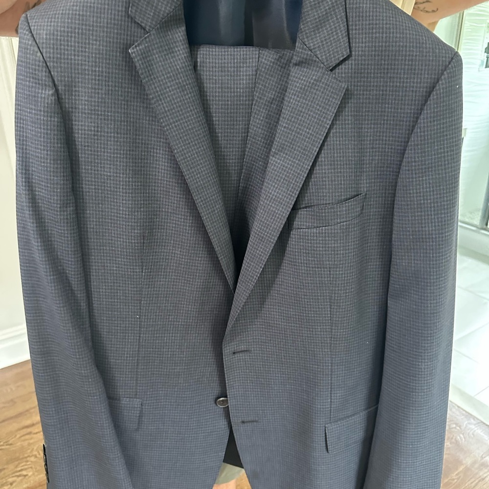 Hugo Boss Gray Suit Elegant Tailoring Premium Fabric